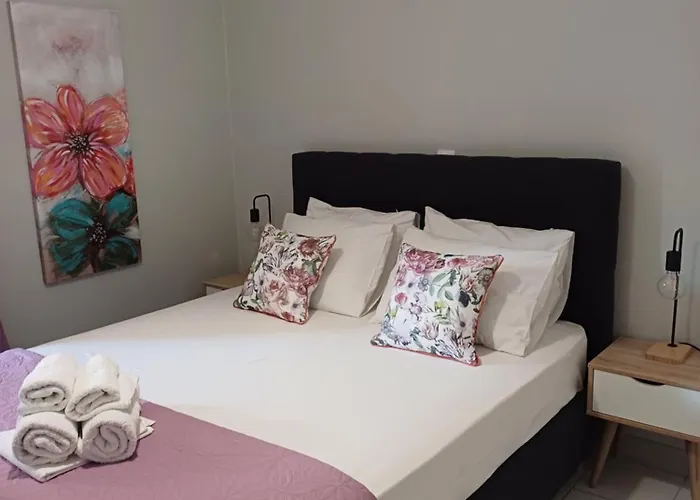 Nini's House Superior - 100m From Town Center Apartmán