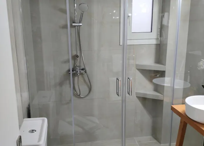 Nini's House Superior - 100m From Town Center Apartmán