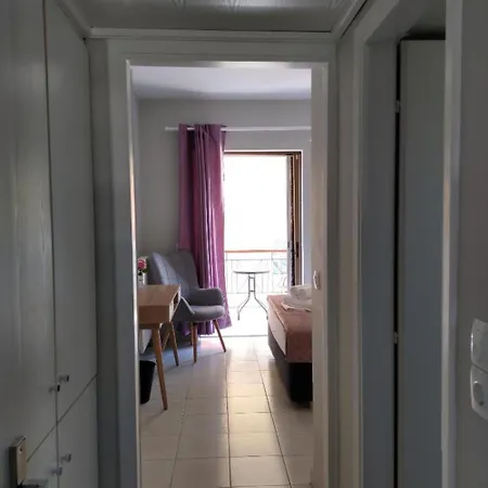 Апартаменты Nini's House Superior - 100m From Town Center
