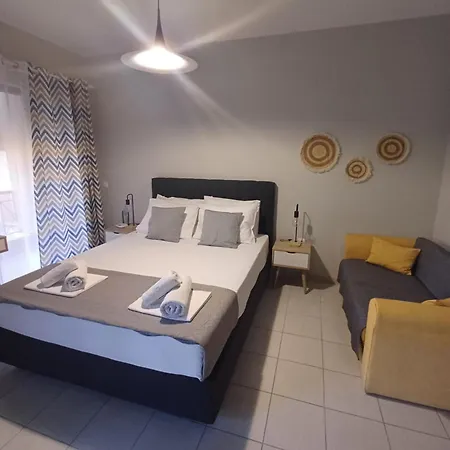 Апартаменты Nini's House Superior - 100m From Town Center *
